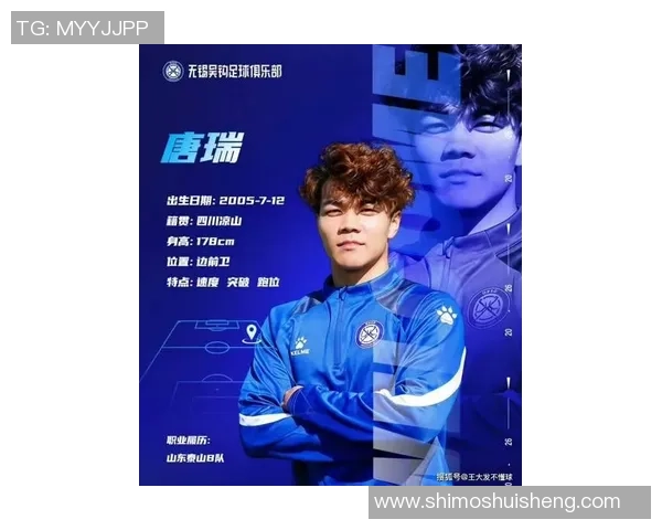 重量级足球巨星正式加盟新东家引发球迷热烈讨论与全球媒体关注